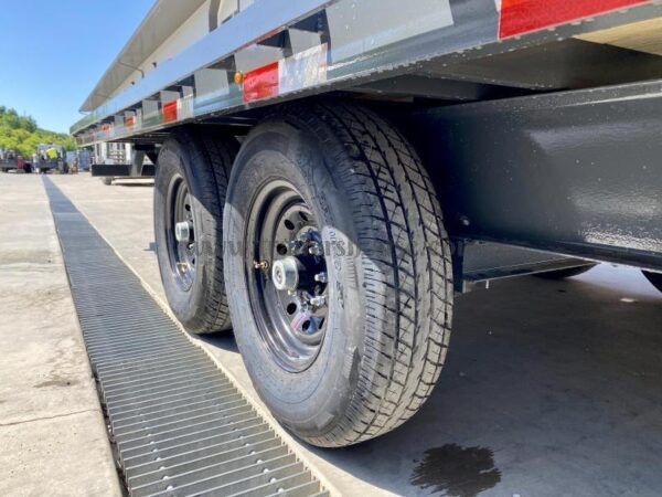 High-Performance 2024 Lamar 102x24' Deckover Power Tilt Trailer – 14000# GVW, Scissor Hoist, Spare Tire, and More - Image 25