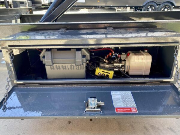 High-Performance 2024 Lamar 102x24' Deckover Power Tilt Trailer – 14000# GVW, Scissor Hoist, Spare Tire, and More - Image 9