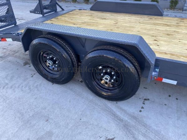 2024 Lamar 7x18' Equipment Trailer 14000# GVW * DELUXE OVERWIDTH RAMPS W/ HEAVY MESH * CHARCOAL POWDERCOAT * RUBRAIL/STAKE POCKETS/PIPE SPOOLS/D-RINGS * REM FENDERS * 12K JACK * CAST COUPLER * SPRING ASSIST * COLD WEATHER HARNESS - Image 9